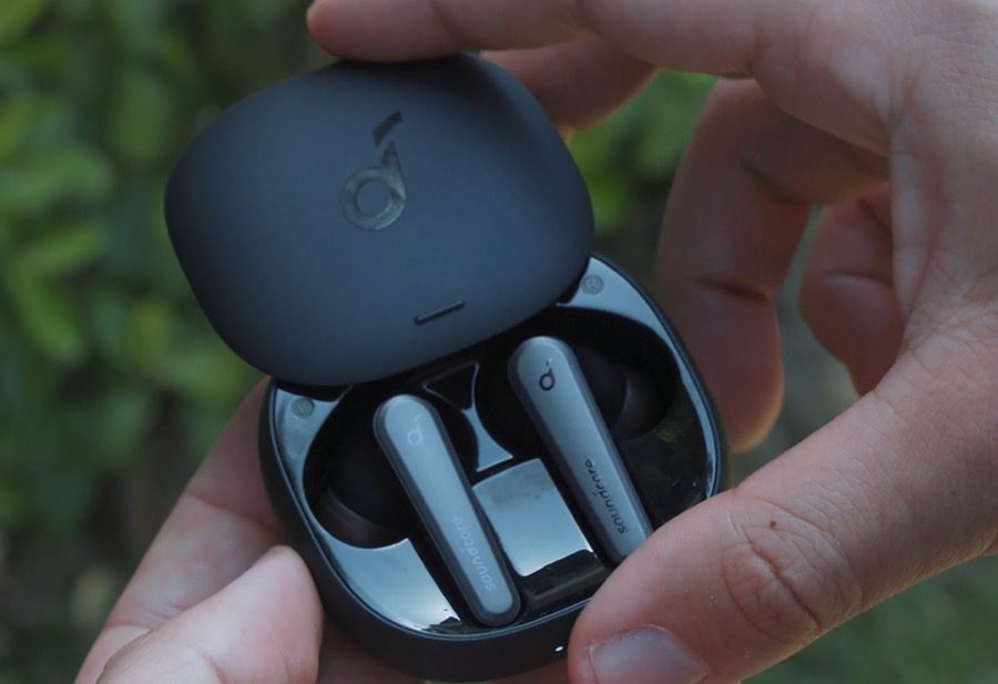 Top-5-Wireless-Earbuds-With-Long-Battery-Life